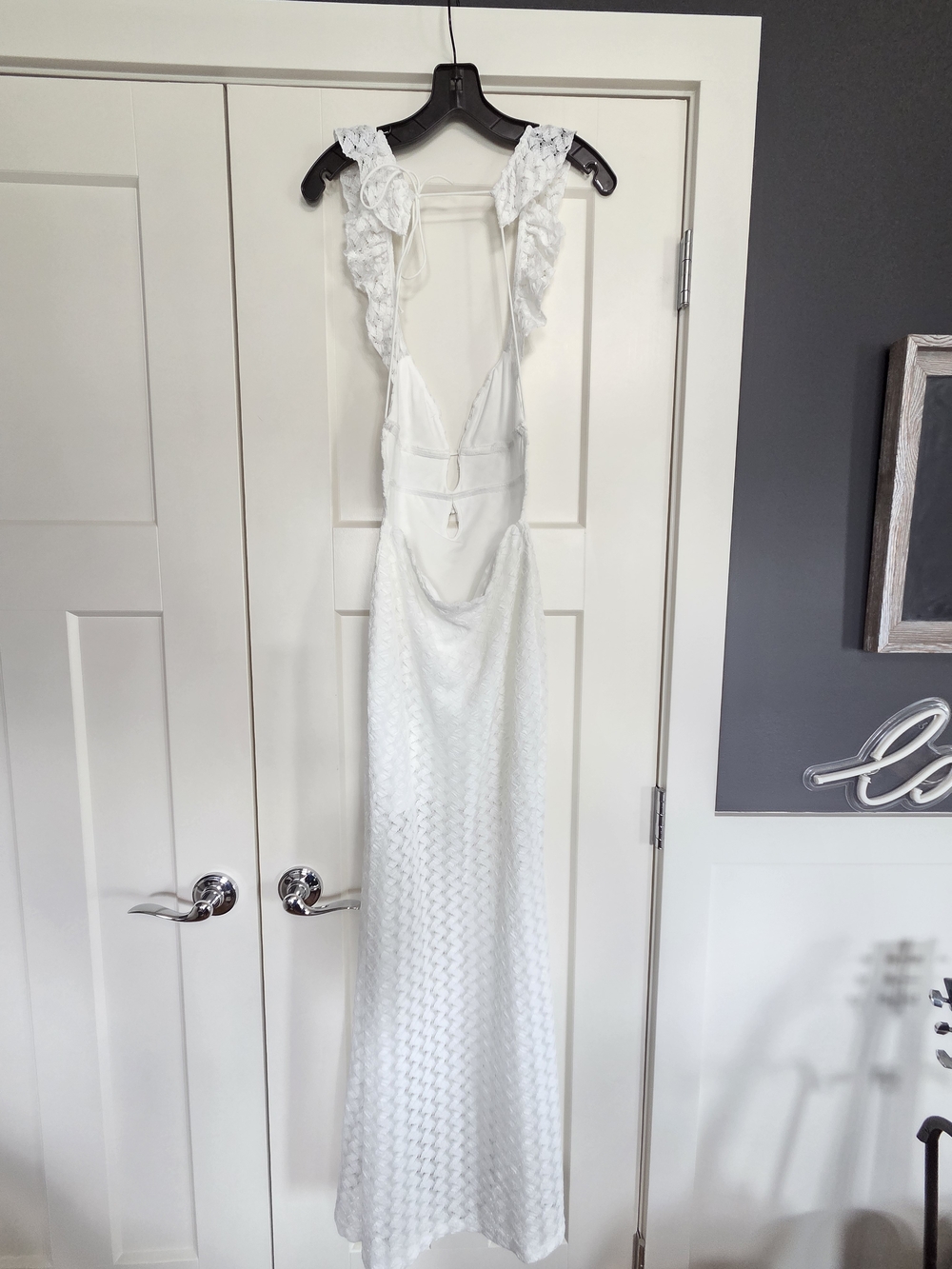 Commence Elegant White Textured Knit Midi Dress with Ruffled Straps - Picture 7 of 10